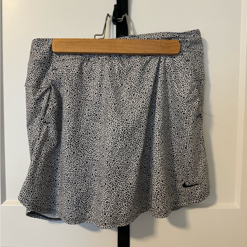 Nike Women's Black and White Skirt